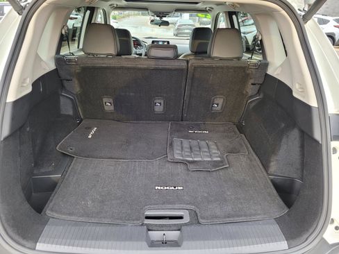 Used 2023 Nissan Rogue SV w/ SV Premium B Package image 19