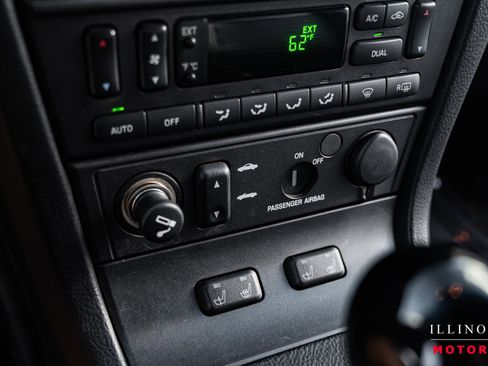 Used 2003 Ford Thunderbird Deluxe image 19