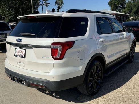 Used 2017 Ford Explorer XLT w/ Equipment Group 202A image 5