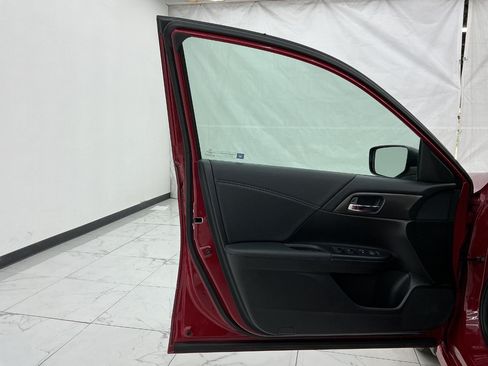 Used 2017 Honda Accord Sport image 18