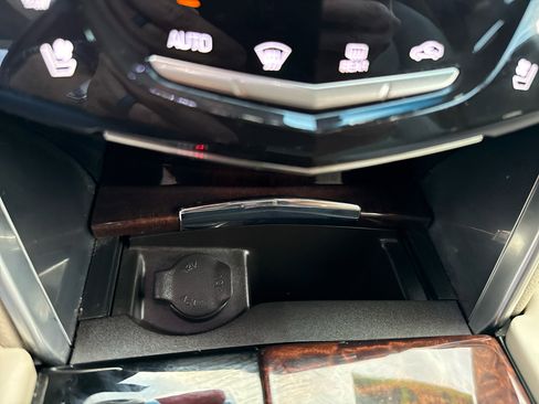 Used 2013 Cadillac XTS Premium image 21