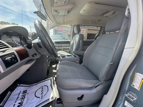 Used 2010 Chrysler Town & Country Touring w/ Family Value Group FWD image 12