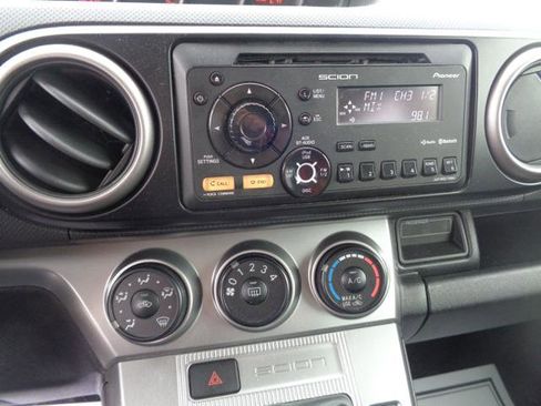 Used 2012 Scion xB 5-Door Wagon 5-Spd MT image 23