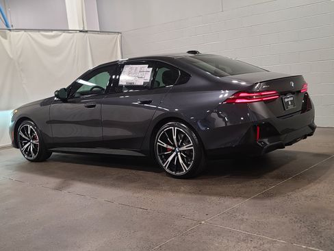 Used 2026 BMW 530i xDrive w/ M Sport Package AWD/4WD image 6