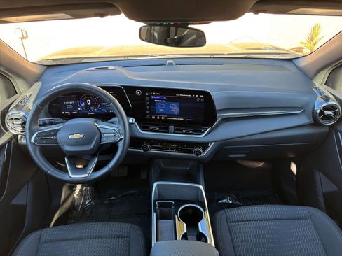 Used 2025 Chevrolet Equinox LT image 32