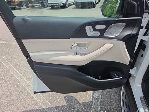 Used 2025 Mercedes-Benz GLS 450 4MATIC image 15