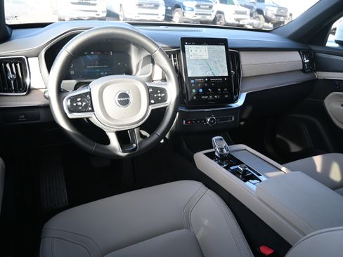 Used 2025 Volvo XC90 B6 Plus image 15