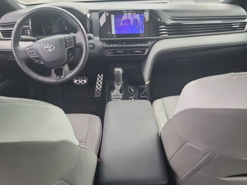 Used 2025 Toyota Camry SE image 14