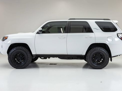 Used 2021 Toyota 4Runner TRD Off-Road AWD/4WD image 9