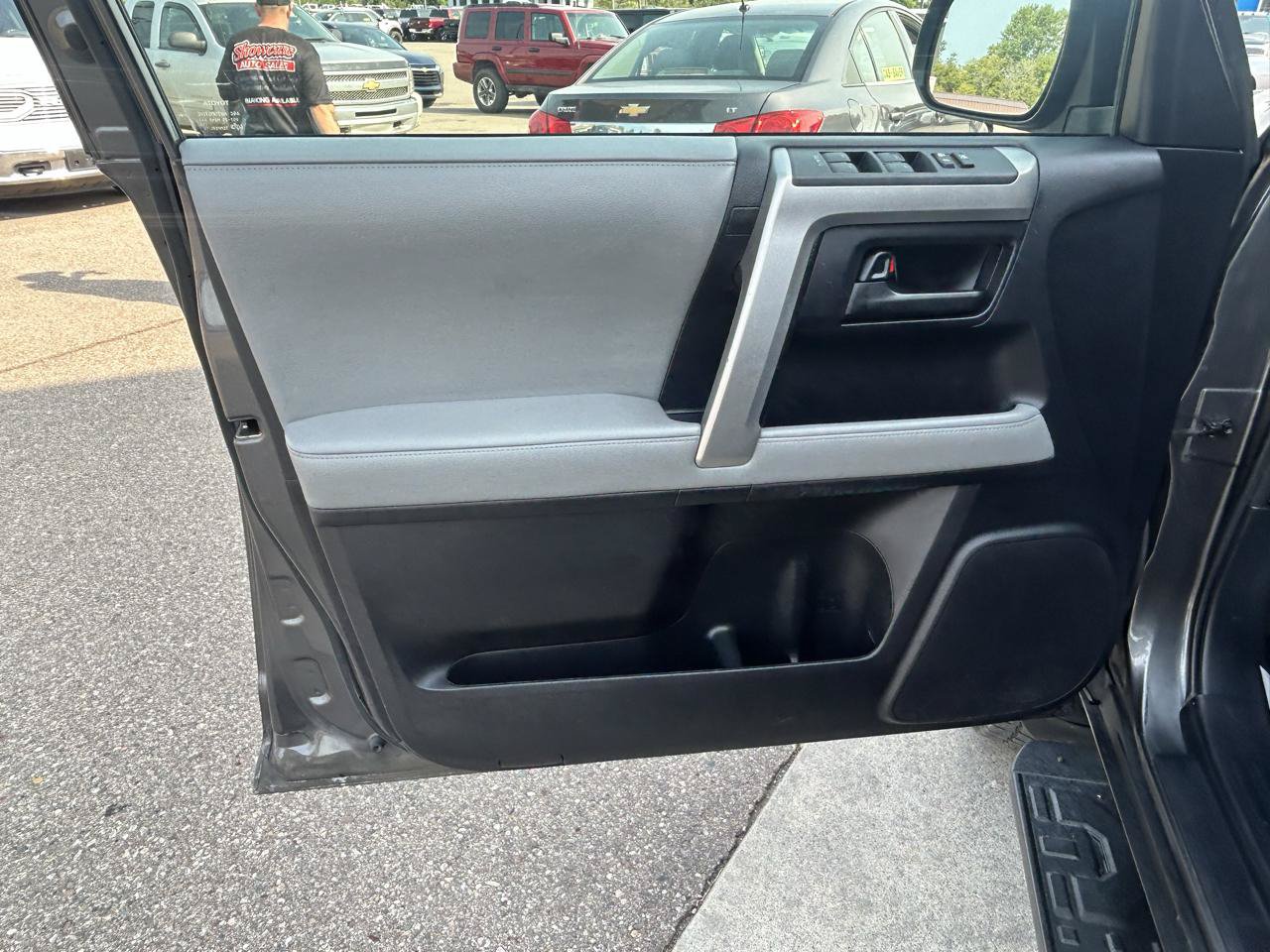 Used 2011 Toyota 4Runner Limited AWD/4WD image 14