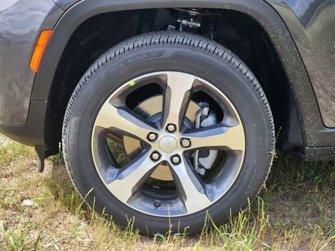 New 2026 Jeep Grand Cherokee Limited RWD image 7