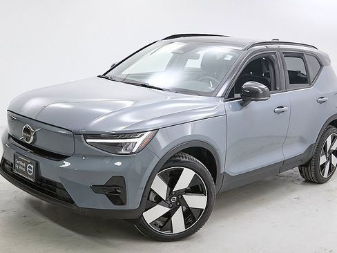 Certified 2023 Volvo XC40 Recharge Ultimate image 3