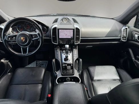 Used 2017 Porsche Cayenne AWD/4WD image 19