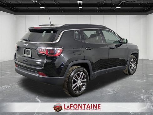 Used 2018 Jeep Compass Latitude w/ Popular Equipment Group image 5