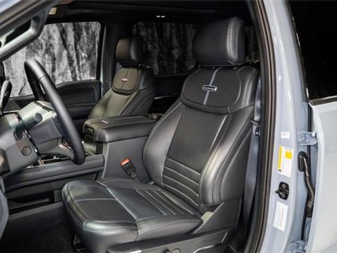 Used 2025 Ford F450 Platinum w/ FX4 Off-Road Package image 2