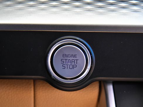 Used 2022 Kia Carnival LX FWD image 27