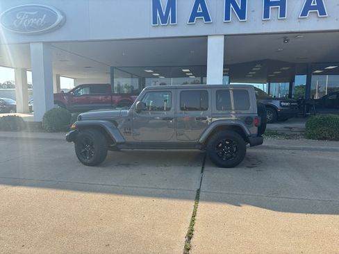 Used 2021 Jeep Wrangler Unlimited Sahara AWD/4WD image 11