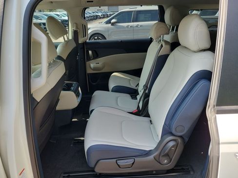 New 2026 Kia Carnival EX FWD image 16