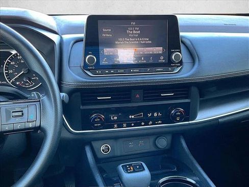 Used 2023 Nissan Rogue SV image 8