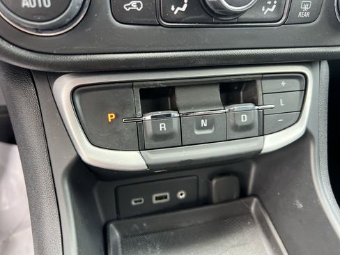 Used 2022 GMC Terrain SLE w/ Driver Convenience Package FWD image 26