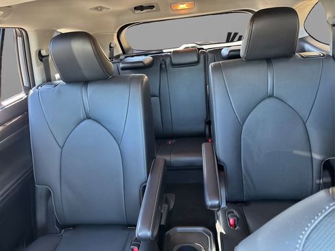 Used 2021 Toyota Highlander Limited image 21