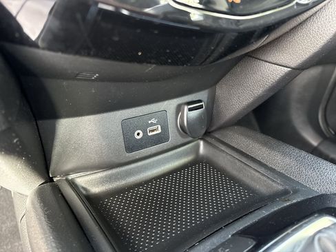 Used 2020 Nissan Rogue S FWD image 30