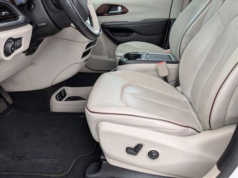 Used 2017 Chrysler Pacifica Limited w/ Advanced Safetytec Group image 17