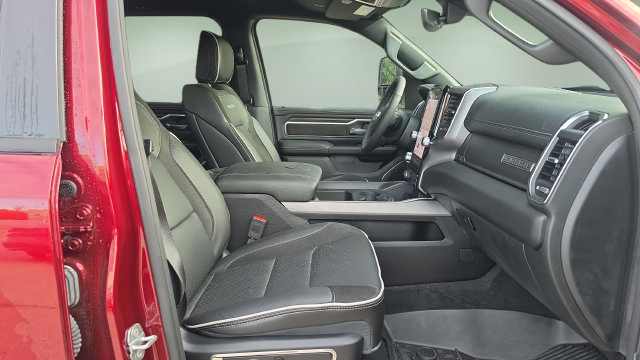Used 2025 RAM 1500 Laramie w/ Sport Appearance Package AWD/4WD image 12