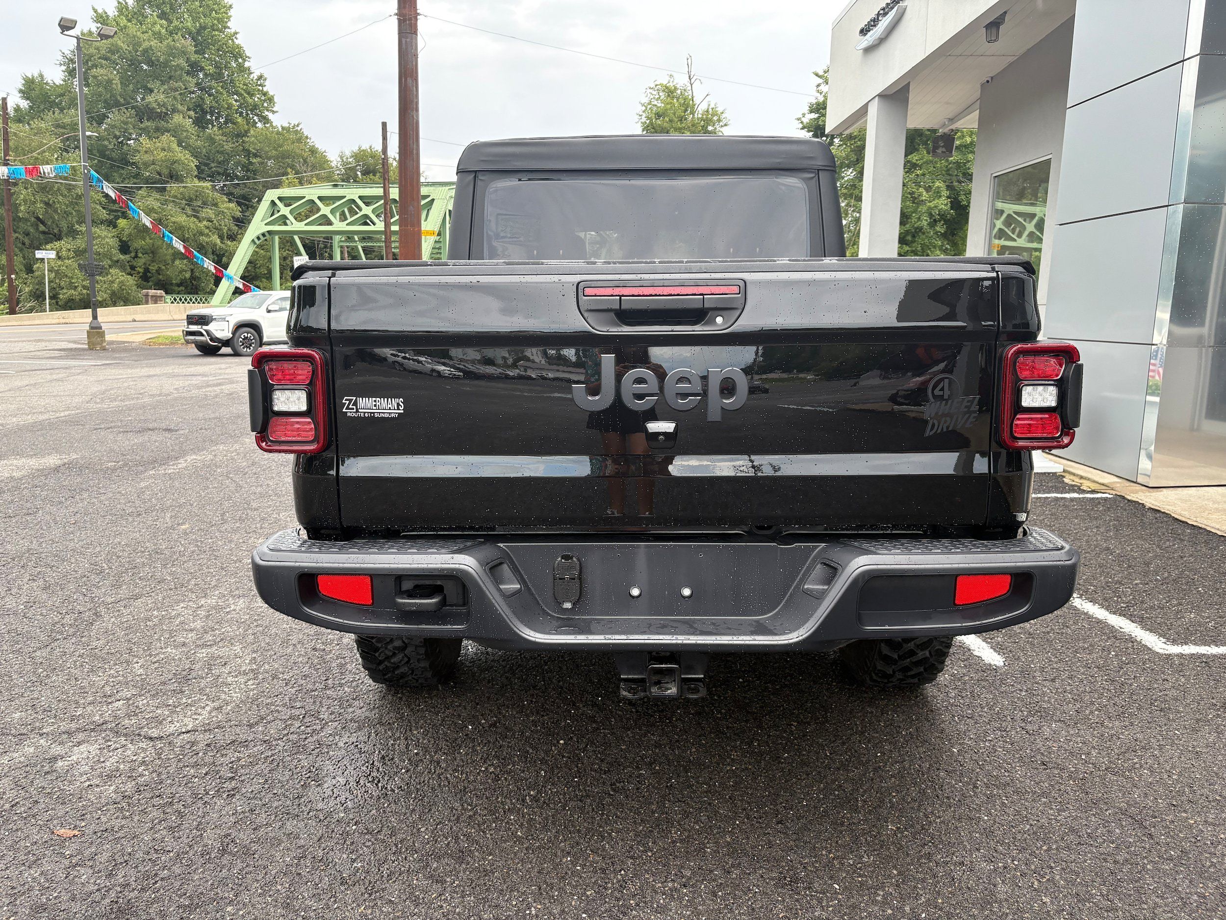 Certified 2025 Jeep Gladiator Sport AWD/4WD image 8