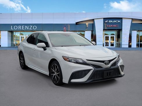 Used 2024 Toyota Camry SE w/ Cold Weather Package FWD image 3