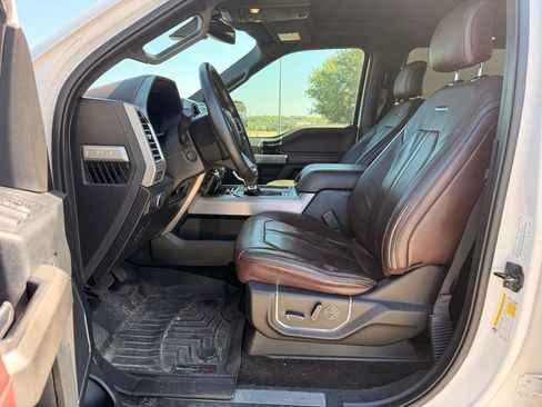 Used 2015 Ford F150 Platinum w/ Equipment Group 701A Luxury AWD/4WD image 3