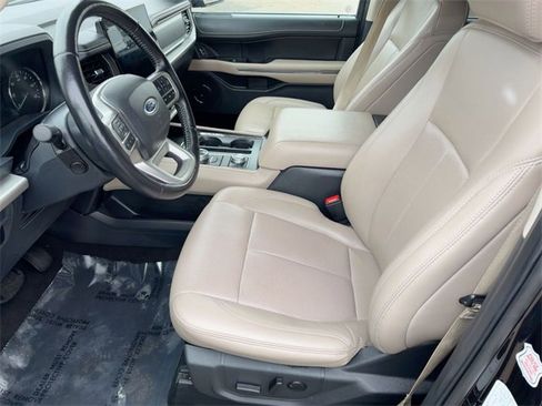 Used 2024 Ford Expedition Max XLT image 12