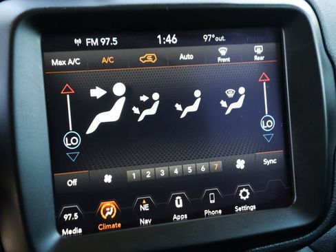 Used 2023 Jeep Renegade Trailhawk AWD/4WD image 23