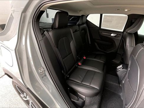 New 2026 Volvo XC40 B5 Core w/ Climate Package image 18