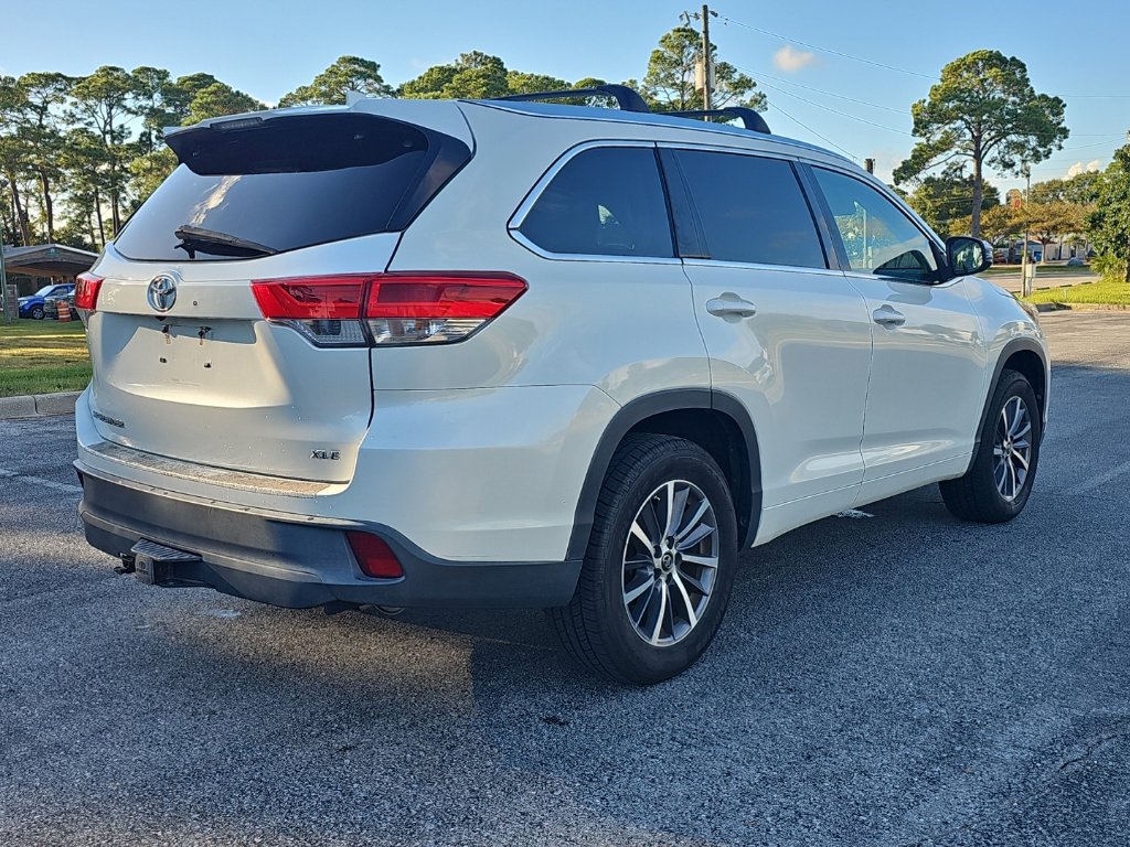 Used 2017 Toyota Highlander XLE FWD image 5