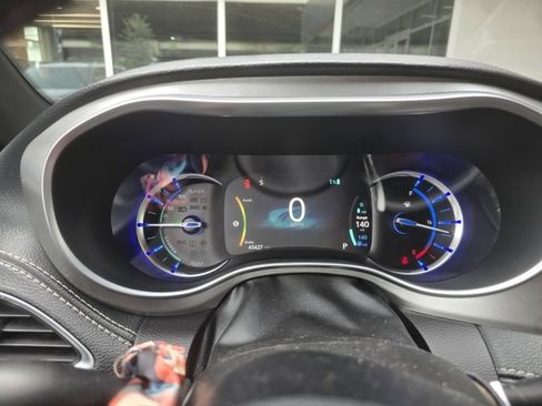 Used 2020 Chrysler Pacifica Limited w/ Quick Oder Package 2EV RED-S image 13