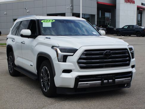 Used 2024 Toyota Sequoia Limited w/ Tow Technology Package AWD/4WD image 23