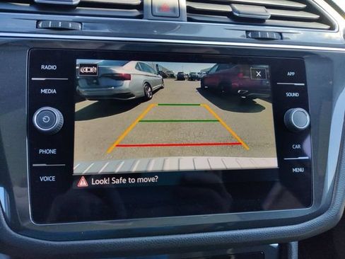 Used 2023 Volkswagen Tiguan SE w/ Panoramic Sunroof Package FWD image 20