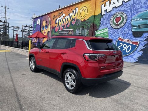 Used 2024 Jeep Compass Latitude AWD/4WD image 3