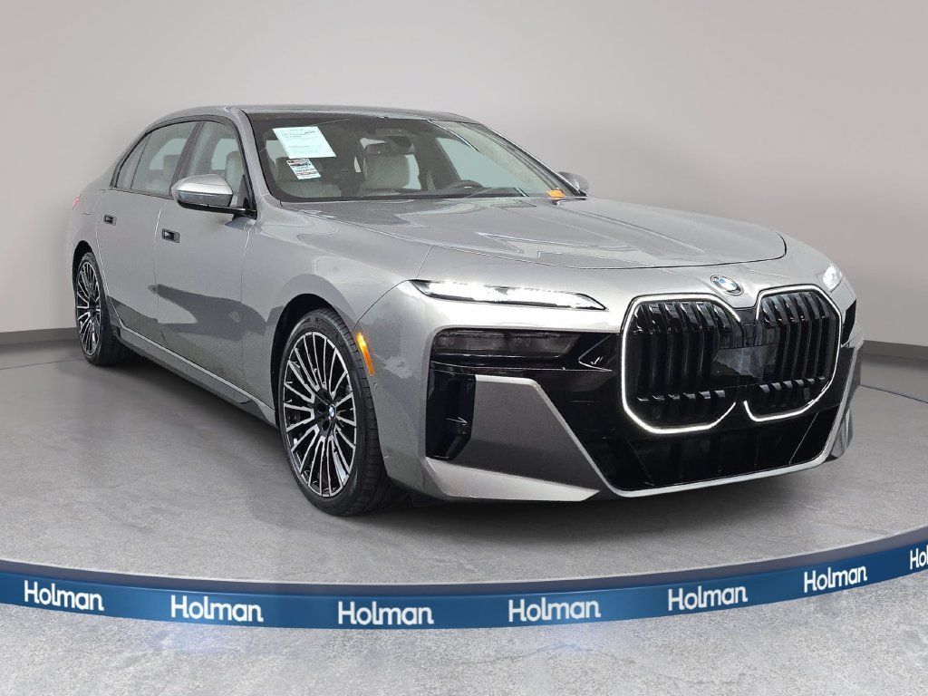 Used 2025 BMW 760i xDrive w/ Executive Package AWD/4WD image 3