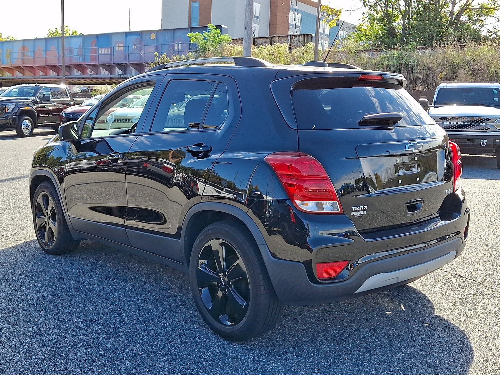 Used 2018 Chevrolet Trax Premier w/ Midnight Edition FWD image 4