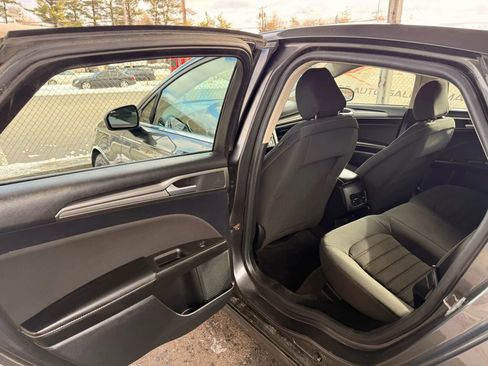 Used 2020 Ford Fusion SE image 17