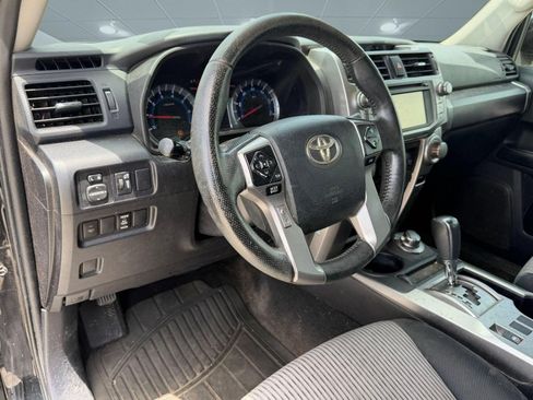 Used 2014 Toyota 4Runner SR5 AWD/4WD image 4