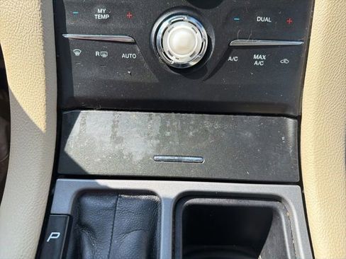 Used 2018 Ford Taurus SEL w/ Equipment Group 201A FWD image 30
