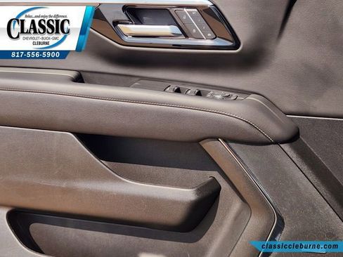 Used 2025 Chevrolet Suburban Premier RWD image 24