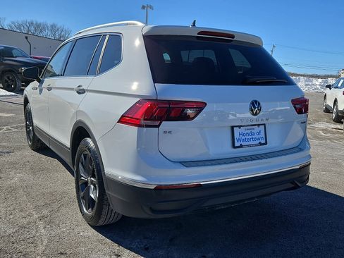 Used 2024 Volkswagen Tiguan SE w/ Panoramic Sunroof Package image 7