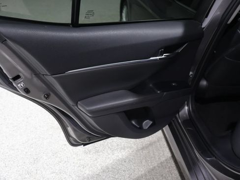 Used 2019 Toyota Camry XLE FWD image 19