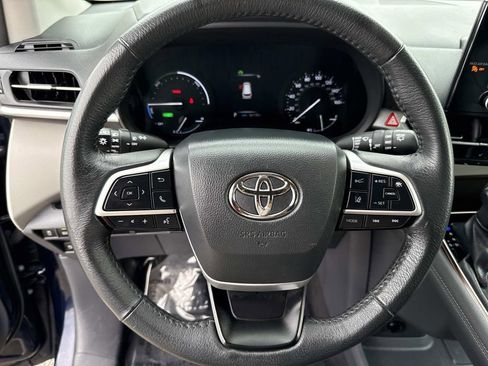 Used 2024 Toyota Sienna XLE image 40