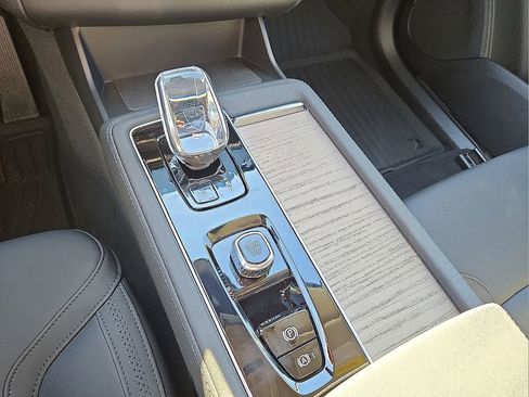 New 2026 Volvo XC90 B6 Plus w/ Protection Package Premier AWD/4WD image 29