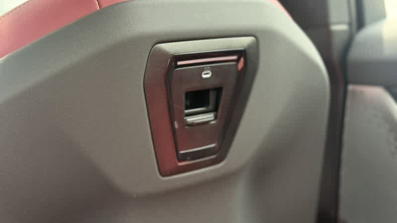 Used 2025 BMW 530i RWD image 24